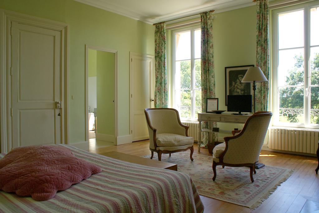 Chateau De Grenier Bed & Breakfast Saint-Leger  Room photo