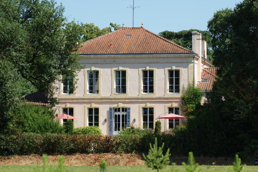 Chateau De Grenier Bed & Breakfast Saint-Leger  Exterior photo