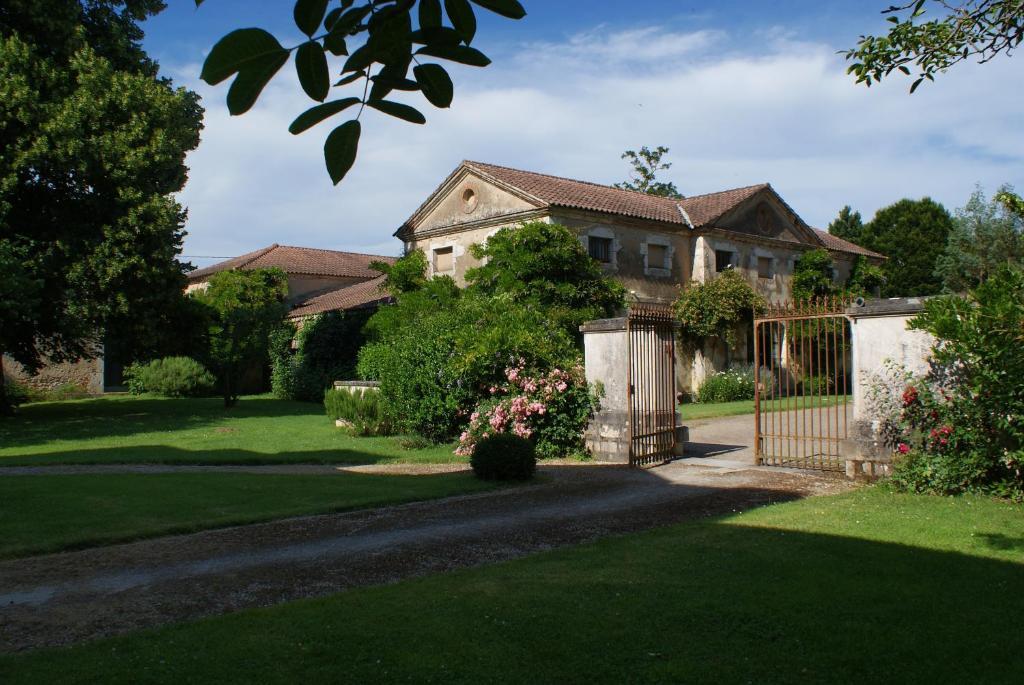 Chateau De Grenier Bed & Breakfast Saint-Leger  Exterior photo